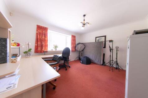 Ground floor bedroom 2/Home office 2