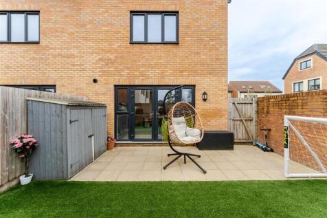 26 Strawberry Drive Yatton BS49 4GA 48.jpg