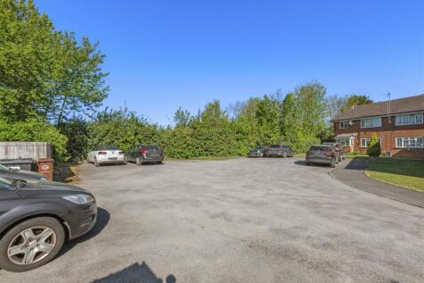 2 Firs Court, Summerleys Rd, HP27 9DW-13.jpg