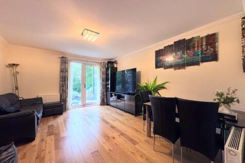 Living/dining area
