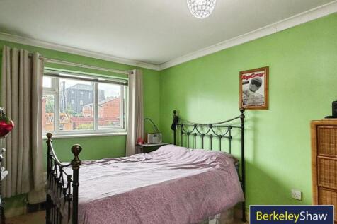 Bedroom 1 (2)