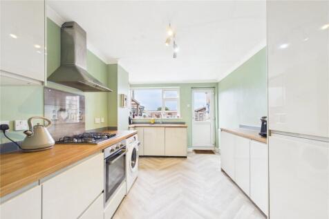 Kitchen B'fast Room