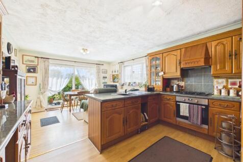 Kitchen / Dining