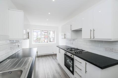Westview Drive, Woodford Green, Essex, IG8 photo 3
