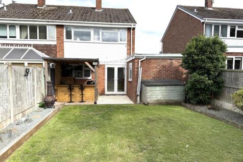 8 fox rear garden.jpeg