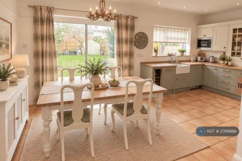 Southdown Avenue, London, W7 photo 3
