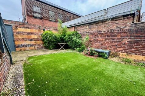 Communal rear Garden