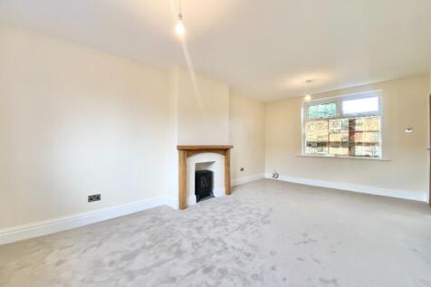 Bramble Walk, Sale, M33 photo 3