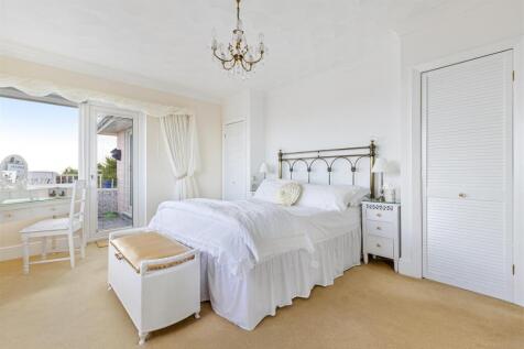 A26 - 30 Manscombe Road, Torquay - 250915.jpg