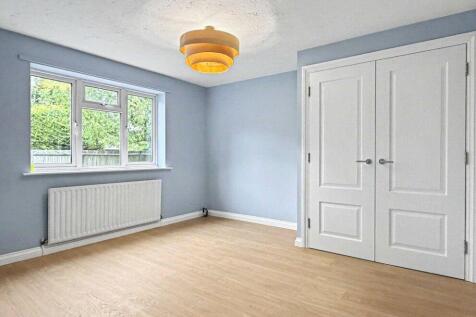 Kings Avenue, Tongham, Farnham, Surrey, GU10 photo 4
