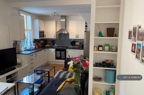 Living Room/Kitchen ~20'X11'