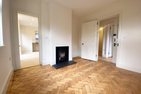 London Road, Bagshot, Surrey photo 4