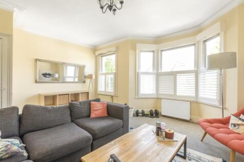 2-bed flat on Berber Road, London, SW11, £2,700/mo