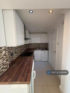 Hawkesbury Drive, Reading, RG31 photo 3