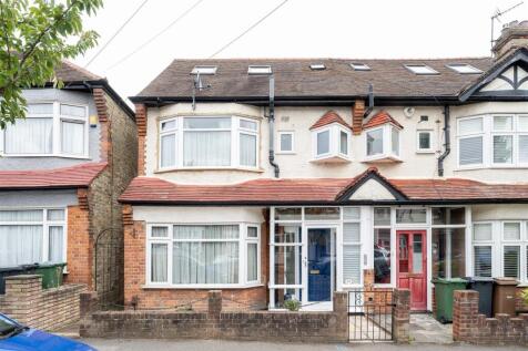 Whitehall Gardens, E4