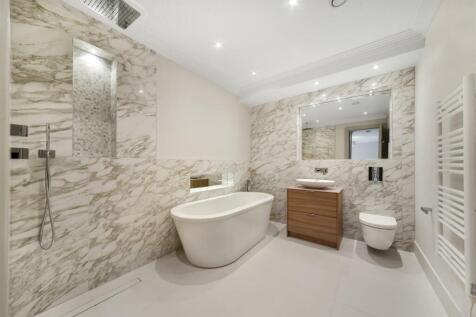 Master bedroom En Suite.jpg