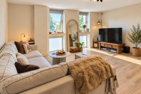 1-bed flat on Greencoat House, 32 St Leonards Road, Eastbourne, £1,095/mo