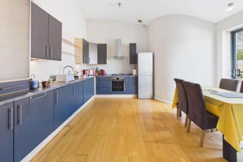 Open-Plan Dining Kitchen &amp; Living Area