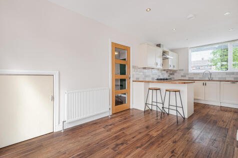 Kitchen/ Dining Room