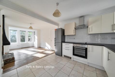 1 bedroom Ground Floor Flat in Horley photo 4