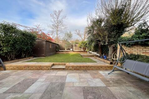 Woodfield Gardens, Leigh-on-Sea photo 4