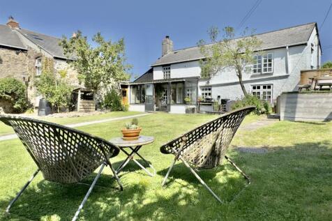 Front garden to house