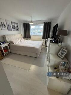 Mackenzie Way, Gravesend, DA12 photo 5