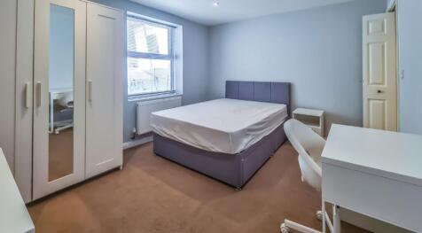 Bright, spacious bedroom with study desk....