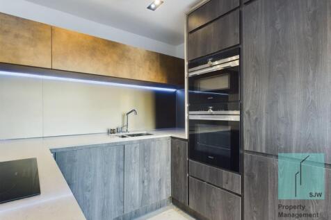 2-bed flat on 1, Exchange Gardens, Keybridge Tower, SW8, £4,150/mo