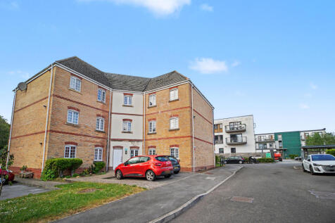6  Candover Court, Beggarwood, Basingstoke, Hampshire    RG22 4PG