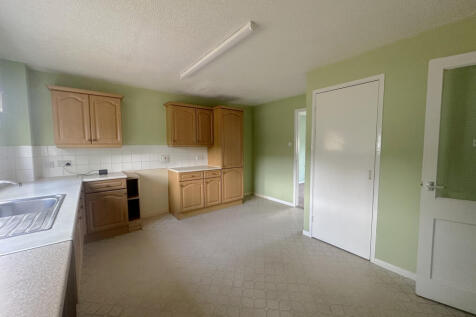 16 Studlands Park Avenue, Newmarket photo 3