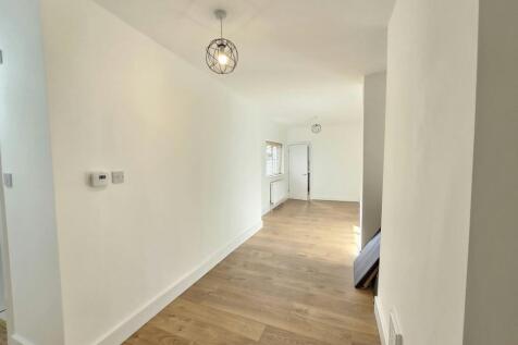 Flat A, Station Road, Crayford, Dartford, Bexley photo 5