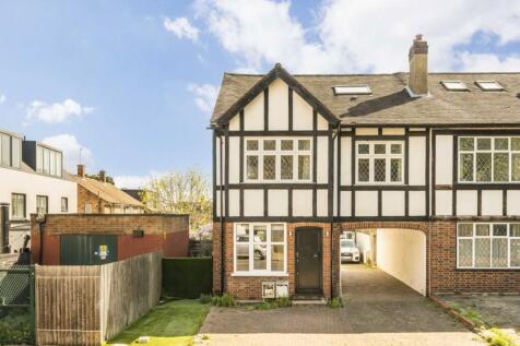 1-bed flat on St. James's Drive, Balham, £2,100/mo