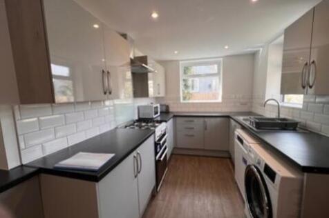 3 Totland Road - Kitchen (1)