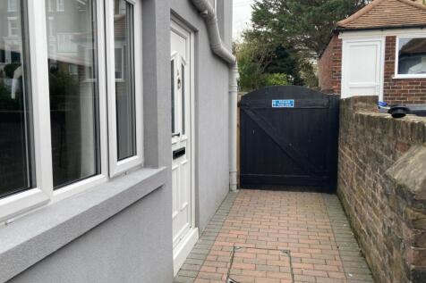 The Vale, Broadstairs, CT10 photo 3