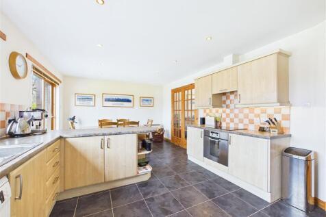 Kitchen &amp; Dining