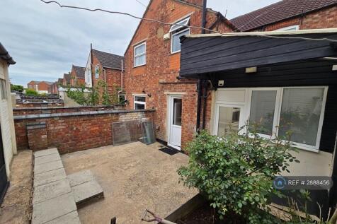 Rear Garden &amp; Canopy