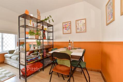 Lounge/ Dining Room