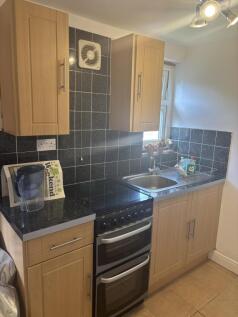 Bills included! One Bed Furnished Ground Floor Ma