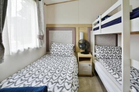 Twin bedroom with bunk