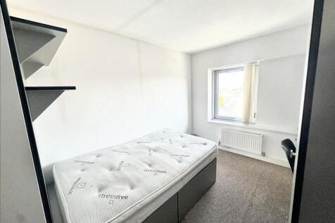 bedroom . (1).jpeg