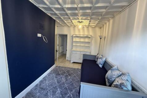 living/bedroom 