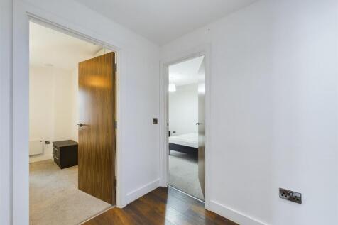 CAM01231G0-PR0052-STILL009