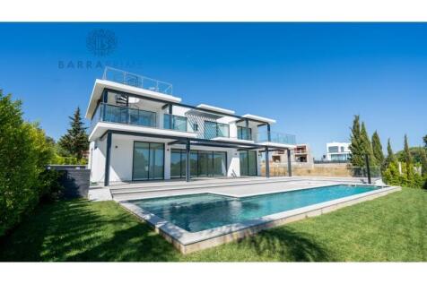 Luxury Villa with 4 Bedrooms and Private Pool close to Maria Luisa Beach