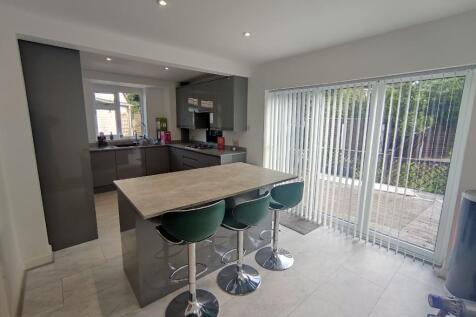 Rothesay Crescent, Sale, Greater Manchester, M33 photo 5