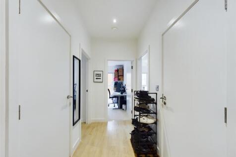 CAM01231G0-PR0038-STILL003