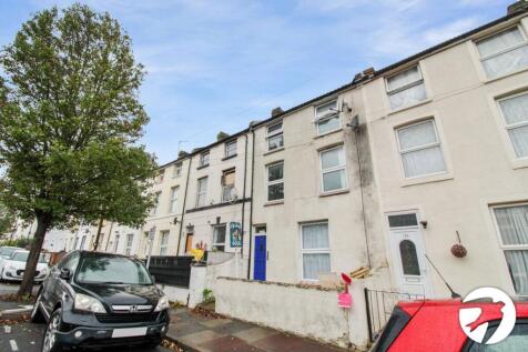 Studio flat on Wellington Street, Gravesend, Kent, DA12, £850/mo