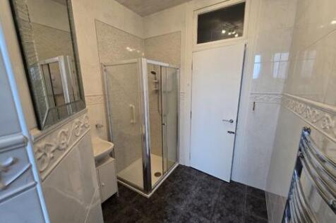Bathroom/shower