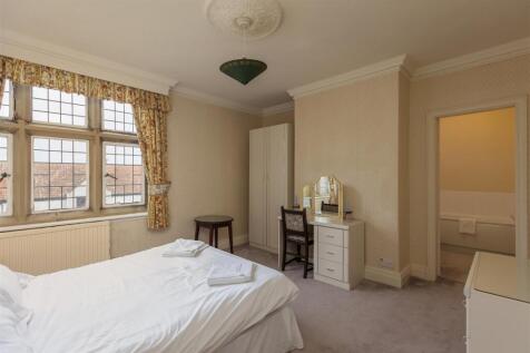 Highcliffe Manor Bedroom 7-1.jpg