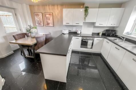 Kitchen (1).jpg